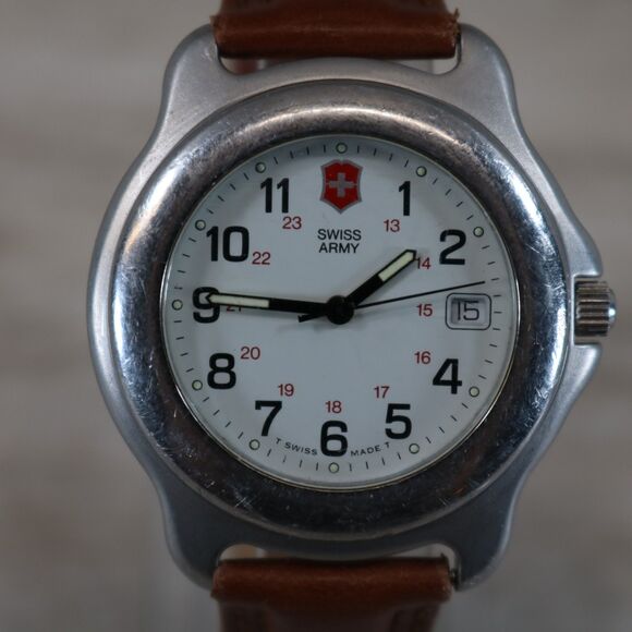 Victorinox Swiss Army Field Watch – Pre-Owned, New Battery, Round, White - Picture 1 of 10